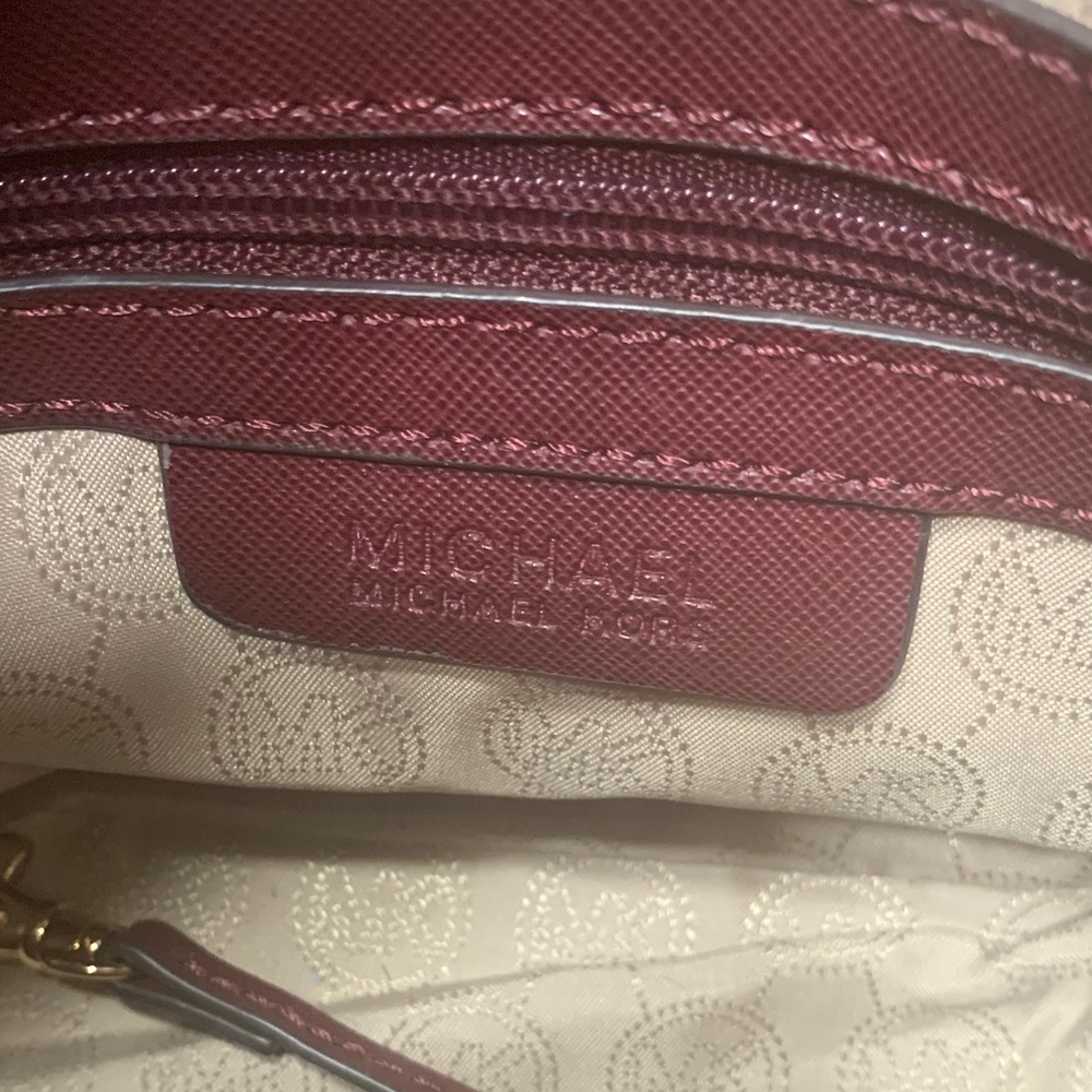 Michael Kors: E-1407 Large Hamilton Merlot & Gold - Picture 7 of 8